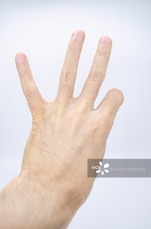 中国人体特征拍摄主题，黄种人的手掌手指手背手心，攥起来的拳头，数字三手势特写，室内图像摄影图片素材