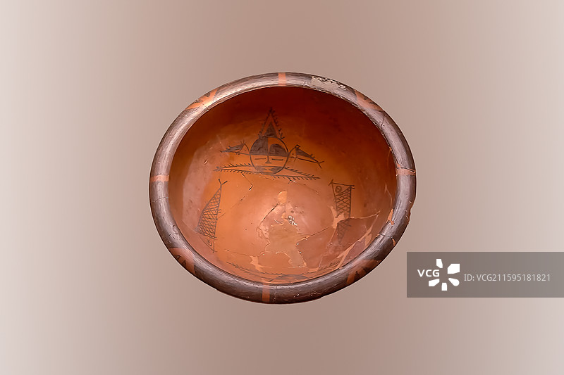 人面鱼纹彩陶盆，仰韶文化，1955年陕西西安半坡遗址出土，中国国家博物馆藏图片素材