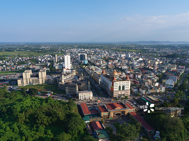越南芒街城市风光高视角俯瞰图片素材