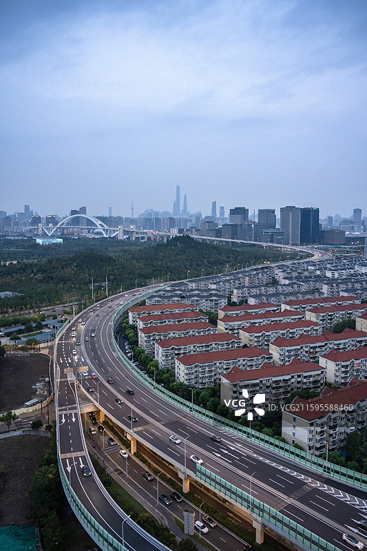上海浦东后滩眺望南北高架路卢浦大桥陆家嘴城市地标风景图片素材