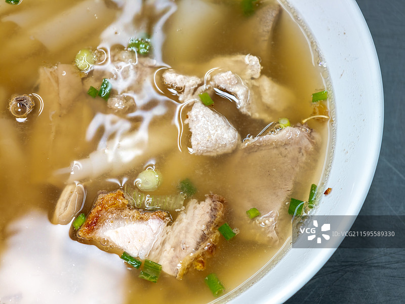 泰国唐人街传统美食猪杂粉卷汤图片素材