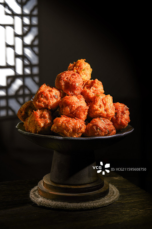 家乡里的炸丸子图片素材