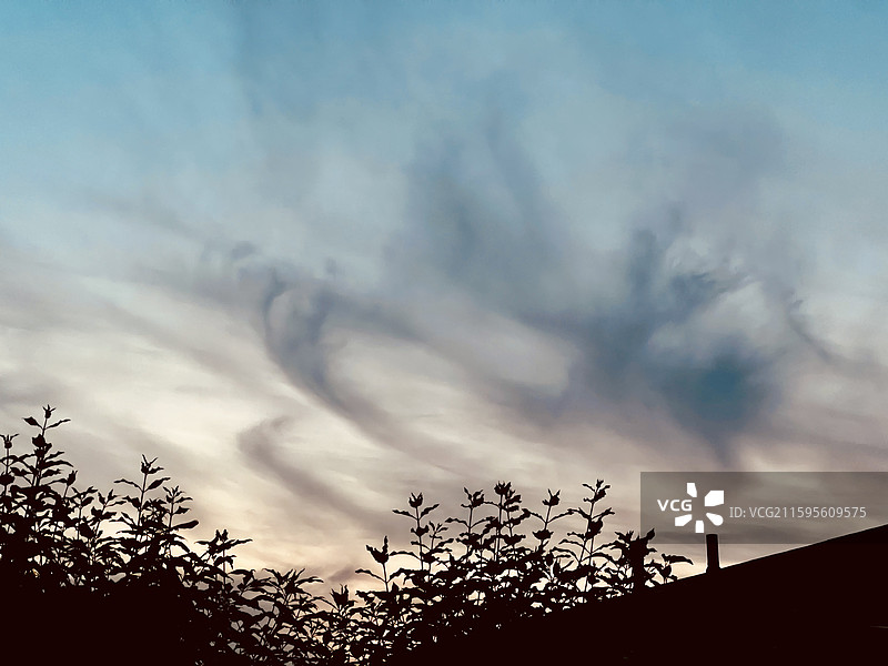 剪影，屋檐，树，夜，云图片素材