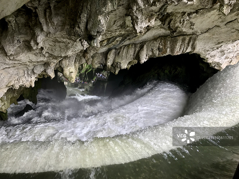 贵州省安顺市西秀区龙宫景区天池观瀑台龙宫入口夏季早晨阴天天气图片素材