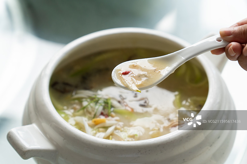 顺德菜：凤城菊花榄仁拆鱼羹图片素材