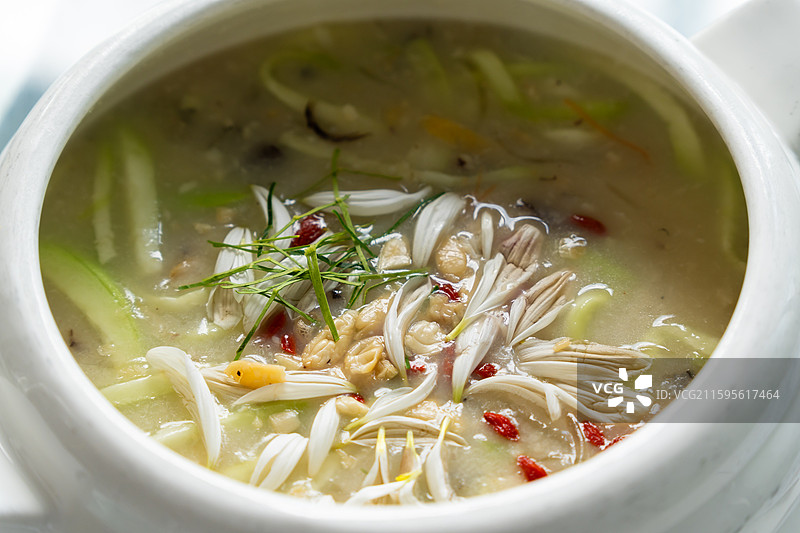 顺德菜：凤城菊花榄仁拆鱼羹图片素材