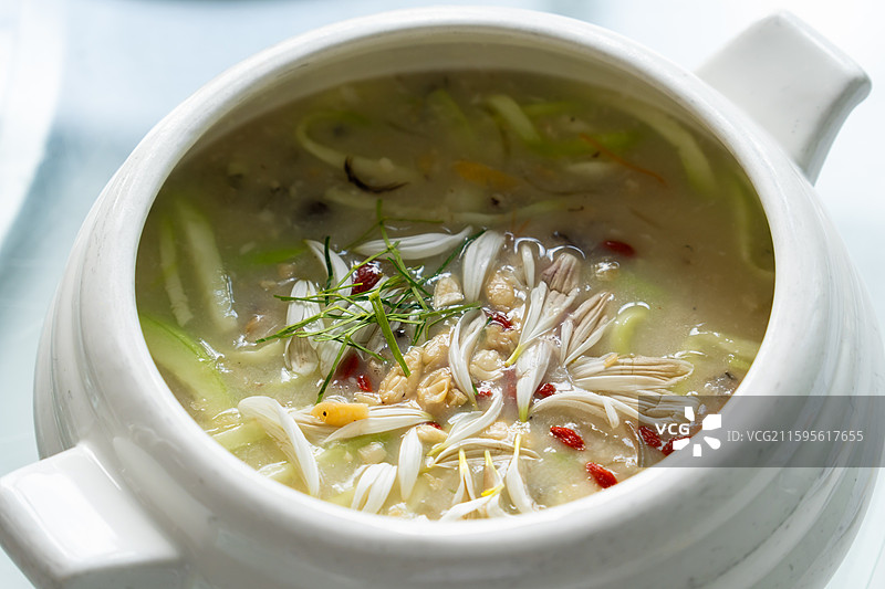 顺德菜：凤城菊花榄仁拆鱼羹图片素材