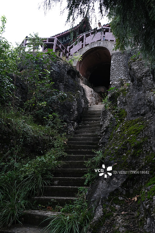 绵阳市安州区罗浮山的山间小路林间图片素材