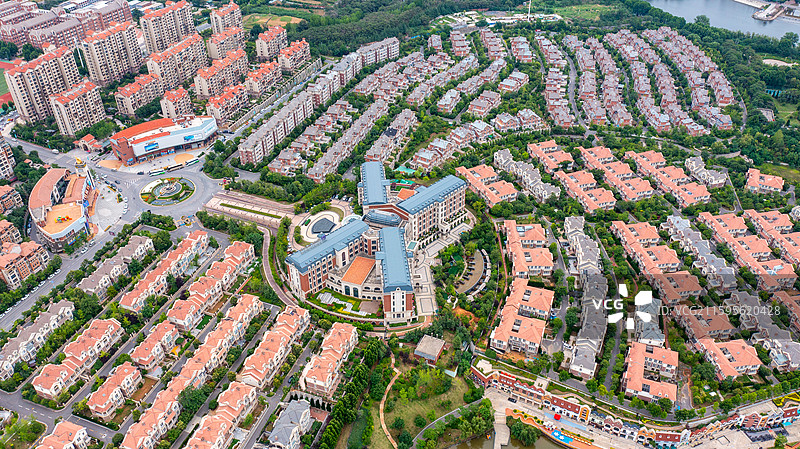 河南郑州荥阳贾峪镇洞林湖小镇、新田城住宅风光、城镇化进程图片素材