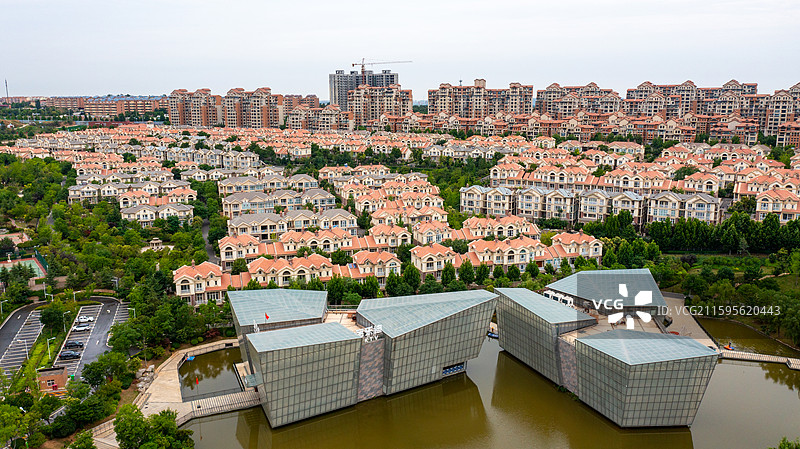 河南郑州荥阳贾峪镇洞林湖小镇、新田城住宅风光、城镇化进程图片素材