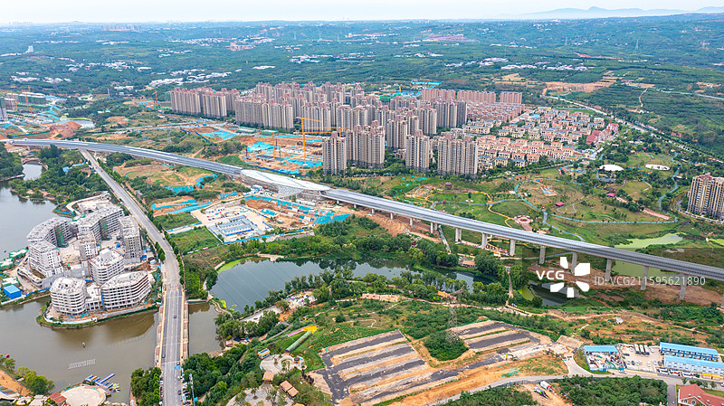 河南郑州荥阳贾峪镇洞林湖小镇、新田城住宅风光、城镇化进程图片素材