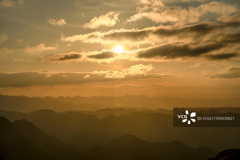 山顶 日落 夕阳 晚霞 山脉 千里江山图图片素材