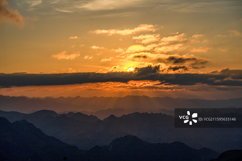 山顶 日落 夕阳 晚霞 山脉 千里江山图图片素材