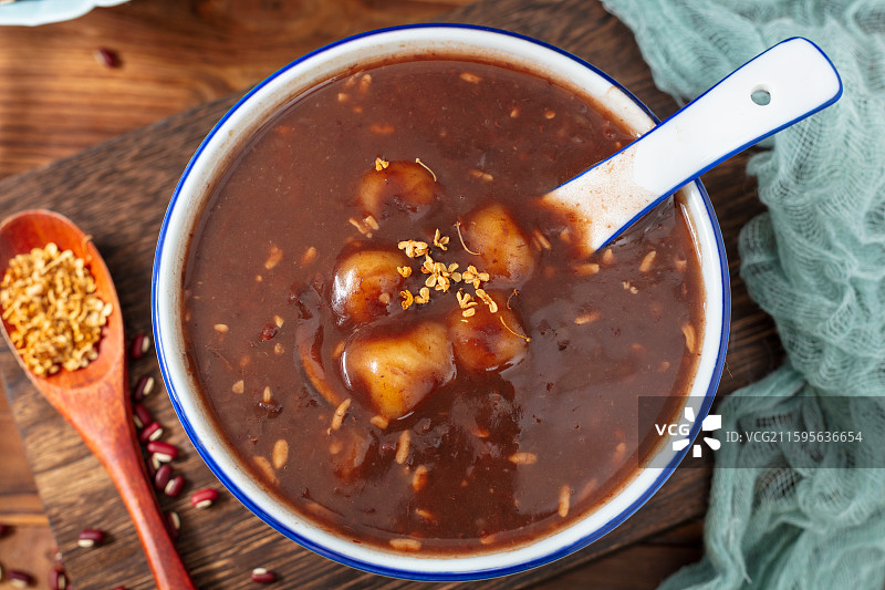 传统美味红豆桂花酒酿小元宵图片素材