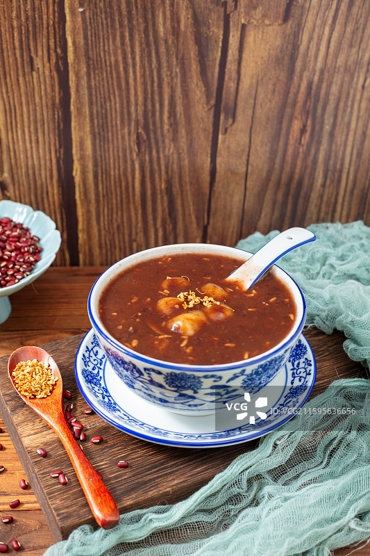 传统美味红豆桂花酒酿小元宵图片素材