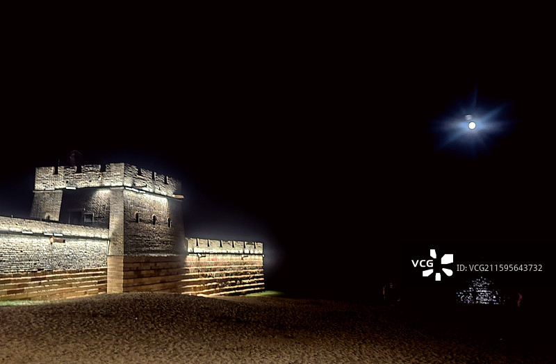 照老龙头月——拍摄于辽宁葫芦岛东戴河图片素材