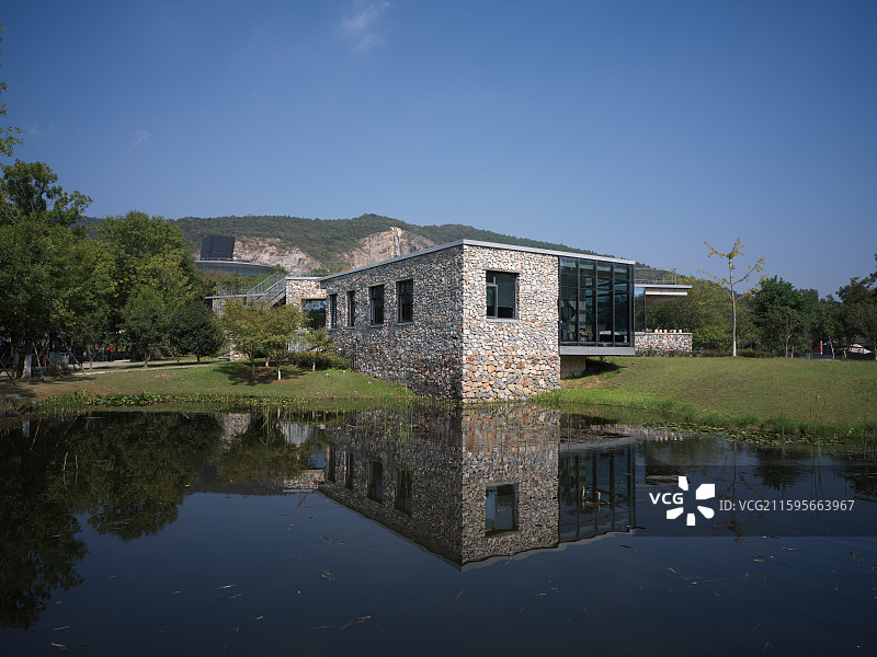 南京汤山矿坑公园·粉黛花海·粉黛乱子草图片素材