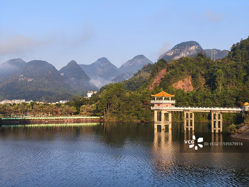 清远清新区桃花湖龙须带水库晨曦图片素材