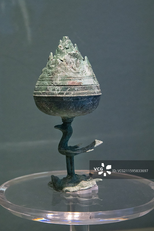 济南市考古研究院馆藏文物西汉立鹤踏龟博山炉图片素材