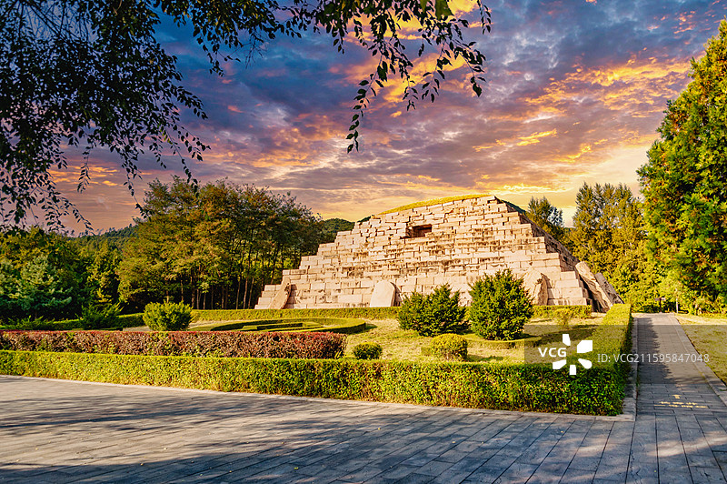 G311集安将军坟图片素材