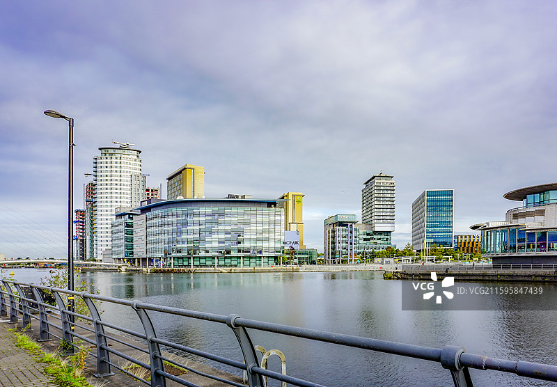 英国曼彻斯特索尔福德码头媒体城图片素材