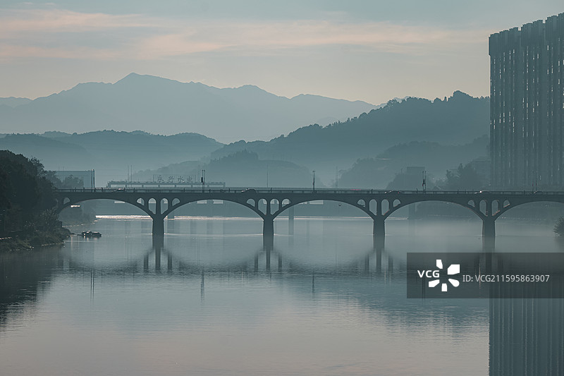 清晨的湖南省永兴县城市风光与北大桥图片素材