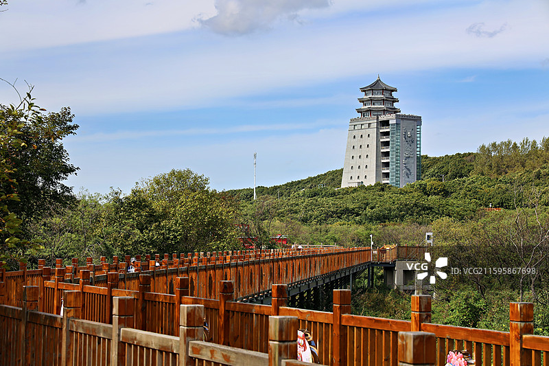 吉林省延边朝鲜族自治州珲春市，珲春防川景区内的制高点建筑龙虎阁图片素材
