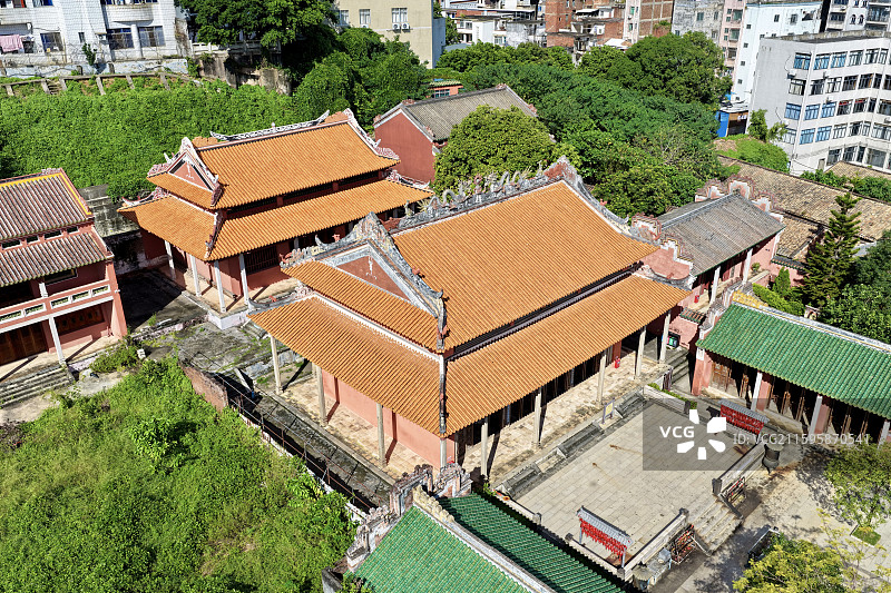 高视角航拍广东茂名化州市化州孔庙建筑图片素材