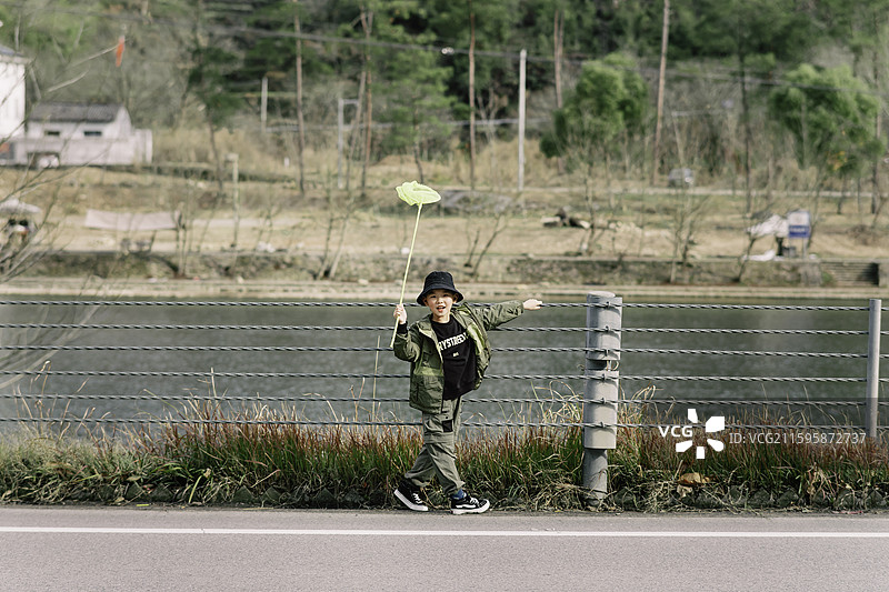 春日户外，踏青度假露营，在温州楠溪江的樱花园图片素材