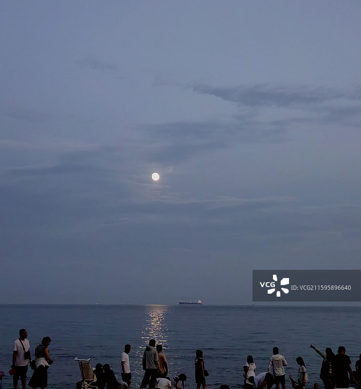 海上升明月——拍摄于辽宁葫芦岛东戴河图片素材