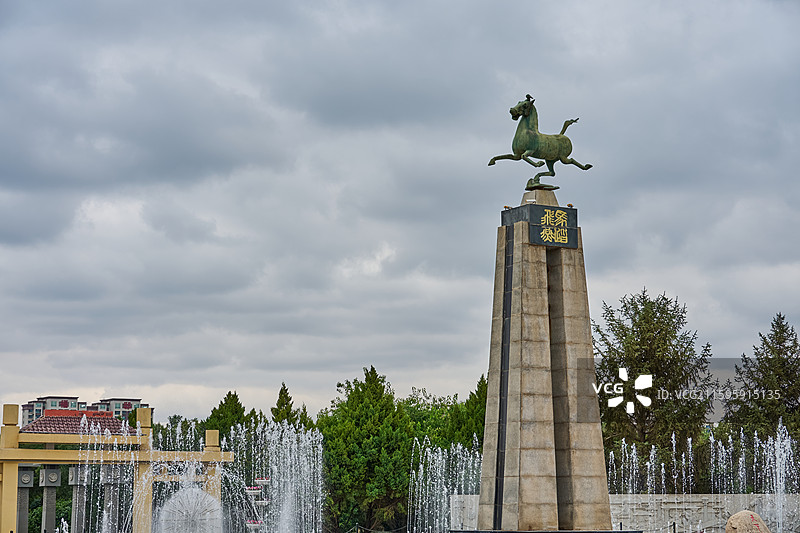 甘肃武威雷台公园马踏飞燕广场图片素材