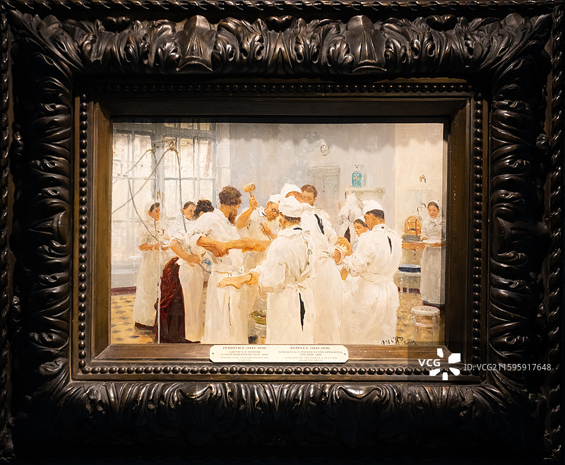 中国国家博物馆手术室中的外科医生叶夫根尼-巴甫洛夫1888年纸板油画27.8X40.3cm特列季亚科图片素材