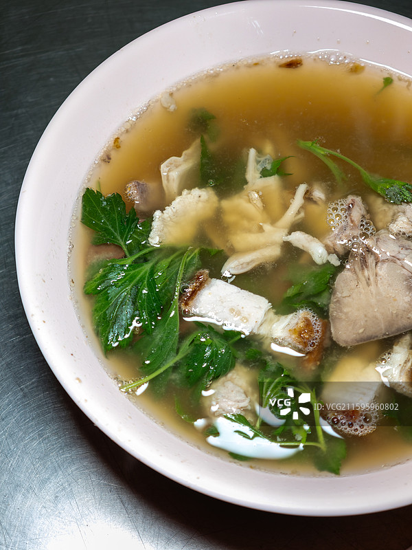 泰国唐人街传统美食猪杂粉卷汤图片素材