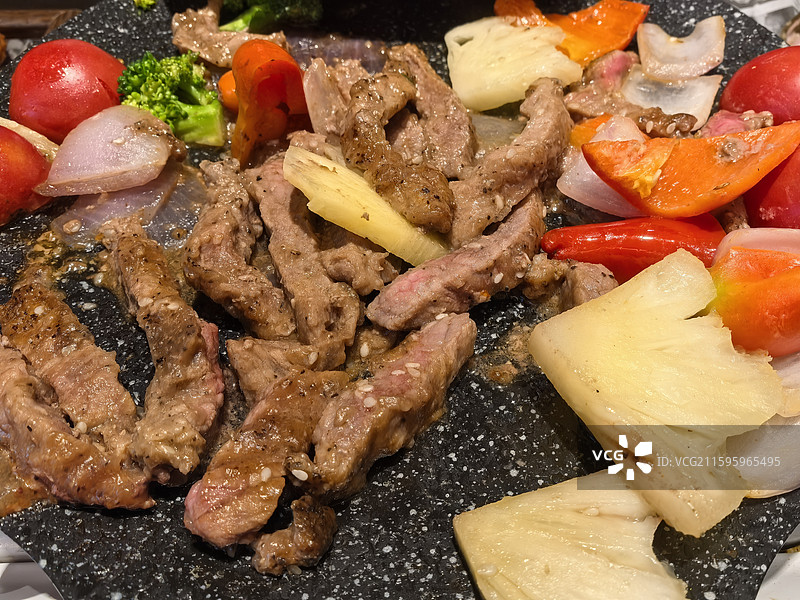 麦饭石烤雪花牛排图片素材