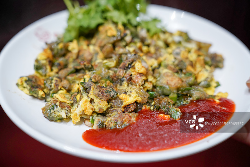 闽南菜海蛎煎蚵仔煎搭配甜辣酱图片素材