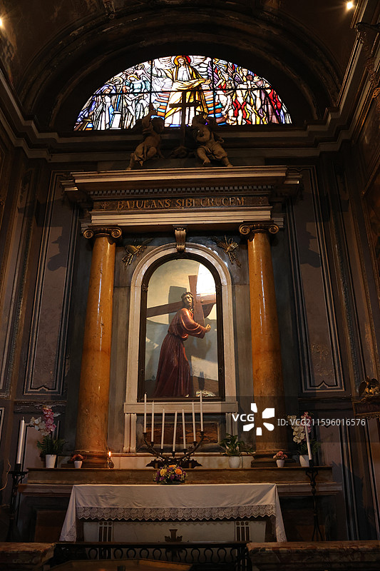 米兰大教堂穹顶之光，埃马努埃莱拱廊奢华购物，斯卡拉歌剧院艺术盛宴，斯福尔扎城堡历史回响，拿破仑大街时图片素材