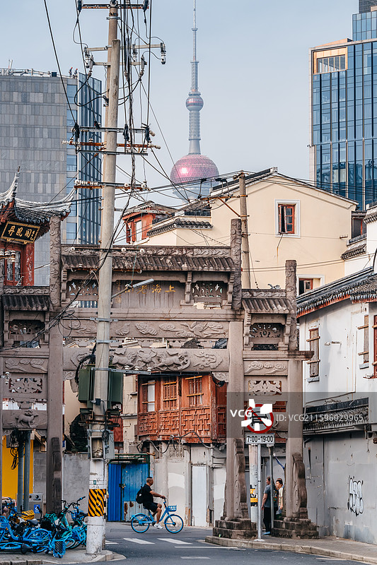 拆迁中的上海老城厢图片素材