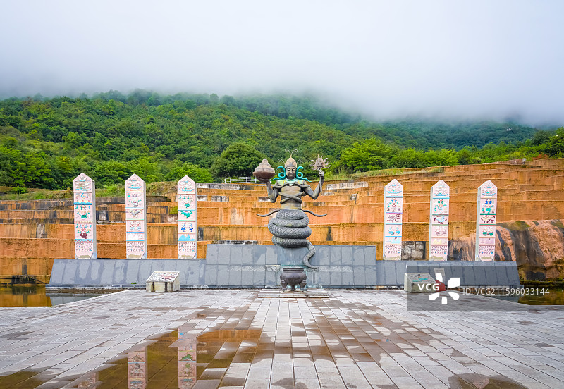 云南迪庆州香格里拉白水台景区纳西族东巴文化发源地图片素材