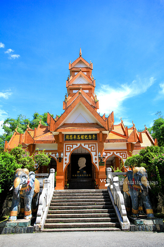云南德宏芒市勐巴娜西珍奇园周恩来总理纪念亭图片素材
