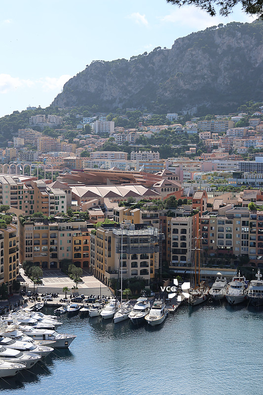 摩纳哥全景：蒙特卡洛赌场、摩纳哥王宫瞰老城，F1 赛道穿街巷，拉沃托海滩映港口，圣尼古拉斯教堂与游艇图片素材