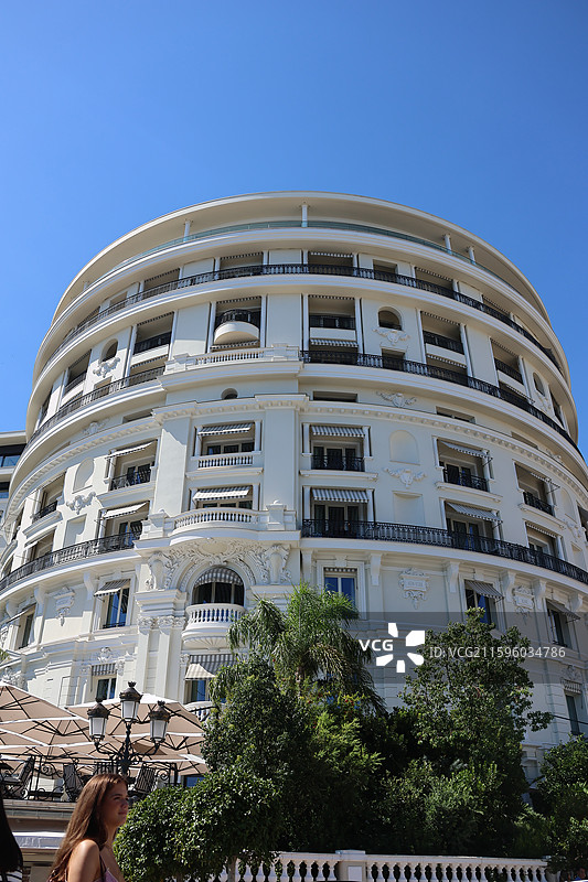 摩纳哥全景：蒙特卡洛赌场、摩纳哥王宫瞰老城，F1 赛道穿街巷，拉沃托海滩映港口，圣尼古拉斯教堂与游艇图片素材