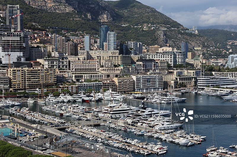 摩纳哥全景：蒙特卡洛赌场、摩纳哥王宫瞰老城，F1 赛道穿街巷，拉沃托海滩映港口，圣尼古拉斯教堂与游艇图片素材