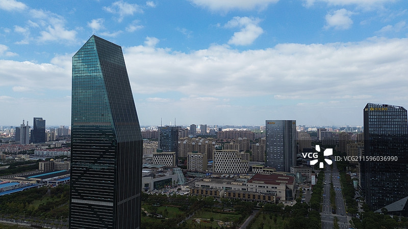 上海奉贤新城城市景象，中企联合大厦图片素材