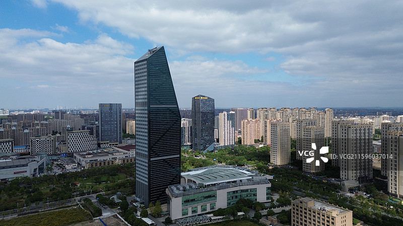 上海奉贤新城城市景象，中企联合大厦图片素材