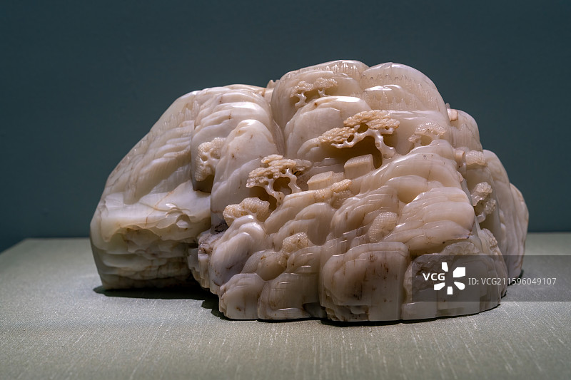 中国国家博物馆藏 清 “万松千峰” 玉山子 清代玉器工艺珍品图片素材