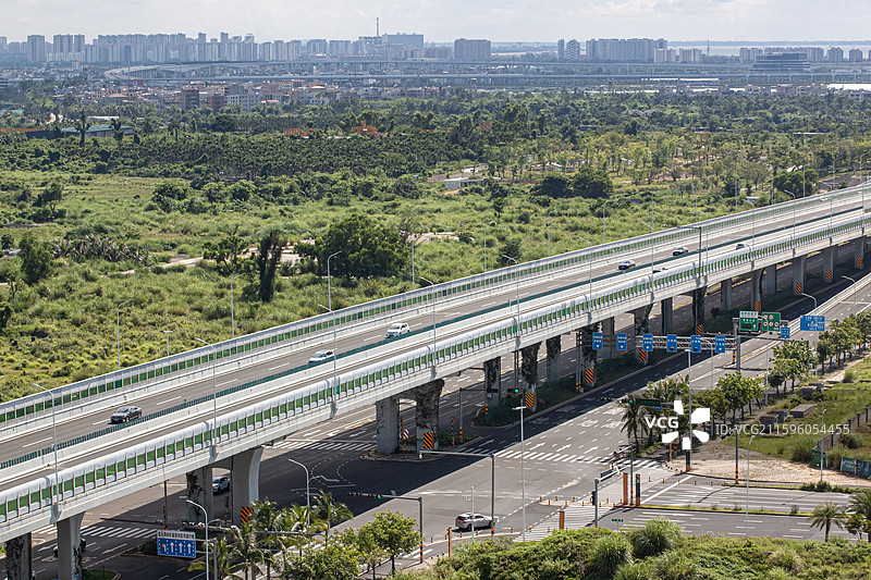 海南省海口市秀英区，海秀快速路与城市图片素材