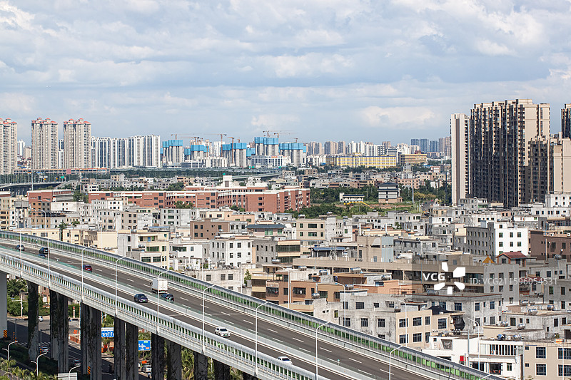 海南省海口市秀英区，海秀快速路与城市图片素材