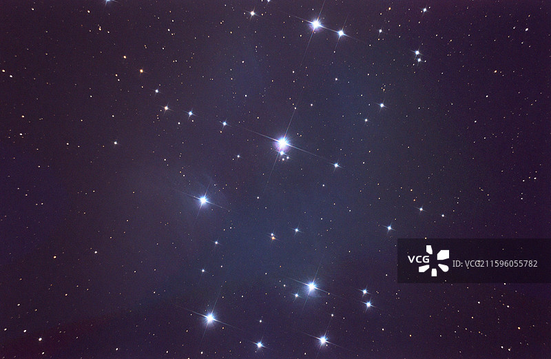 夜空中的昴星团M45图片素材