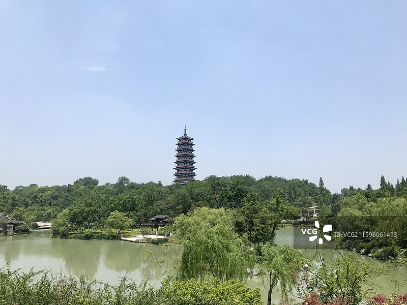 扬州市瘦西湖风景区远望大明寺栖灵塔图片素材