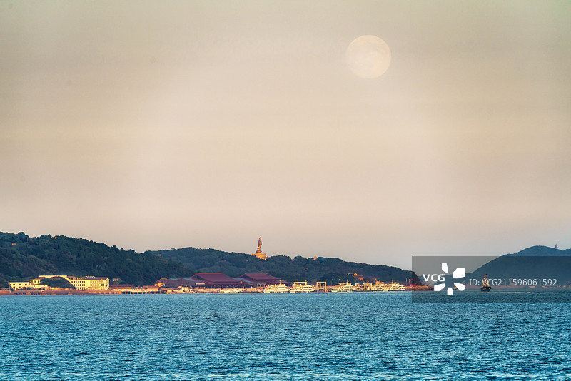 舟山普陀山海上升明月图片素材